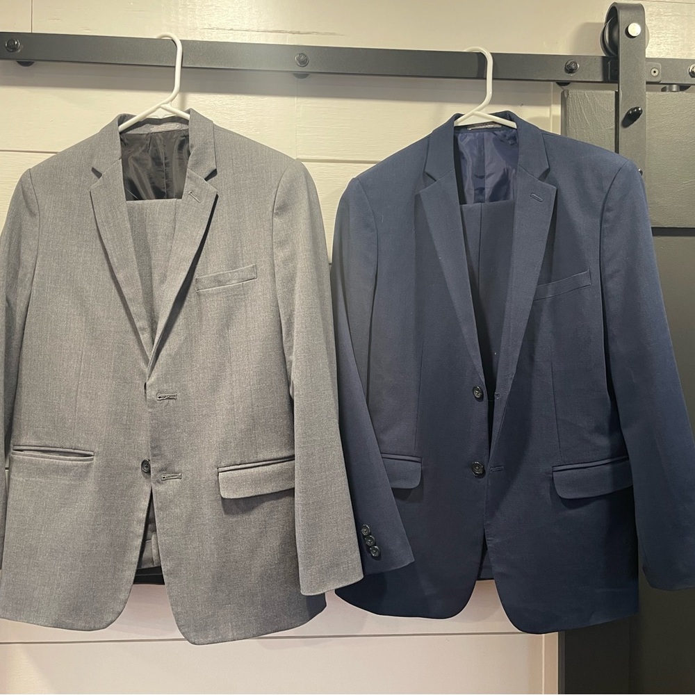 2 boys compete suit
